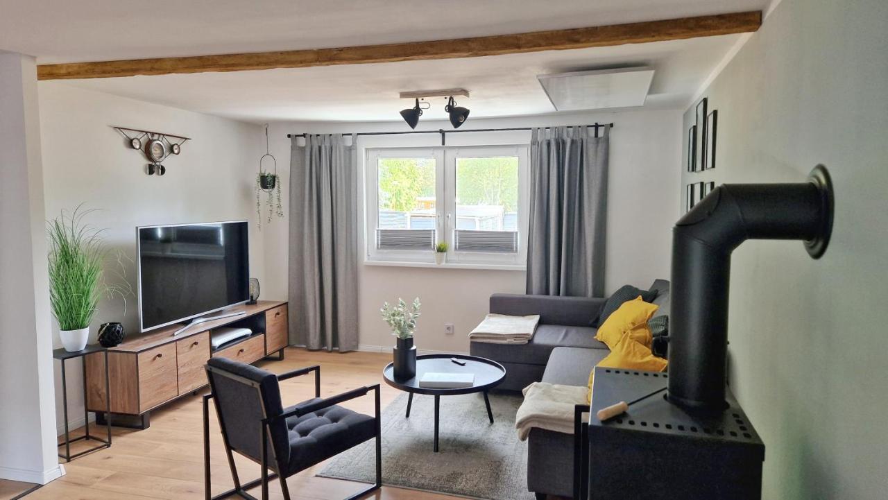 Ferienhaus Seeoase - 70Qm - Kamin -Terrassen - Parkplatz - Badestelle Fusslaeufig Joachimsthal Exteriör bild